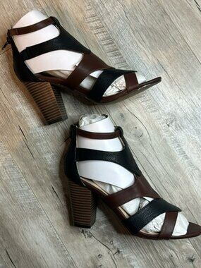 Avon Faux Leather Two Toned Fashion Shoes Heels Pumps NWOT Size 8